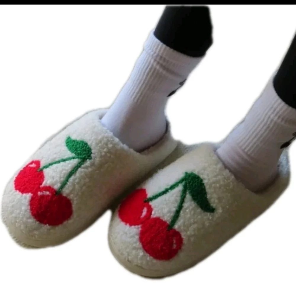 Smiley Face Plush Slippers Retro Soft Size 11 10 House Shoes Slip Ons Cherries